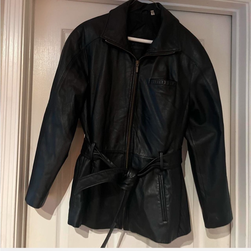 Ladies leather coat.  Size medium. Preston & York.  Has belt